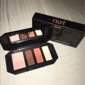 Kat Von D: shade + light eye contour quad